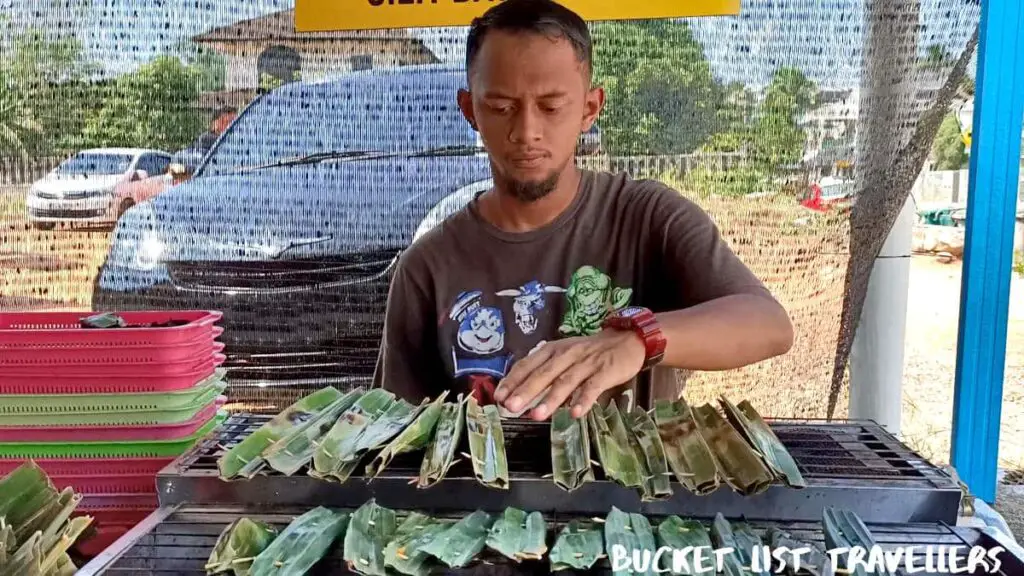 Cooking Otak-Otak Restoran Bawah Kolong Kluang Malaysia