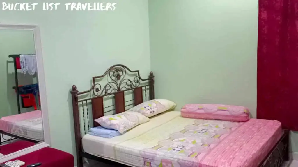 Bedroom-Rose House Dabong Malaysia