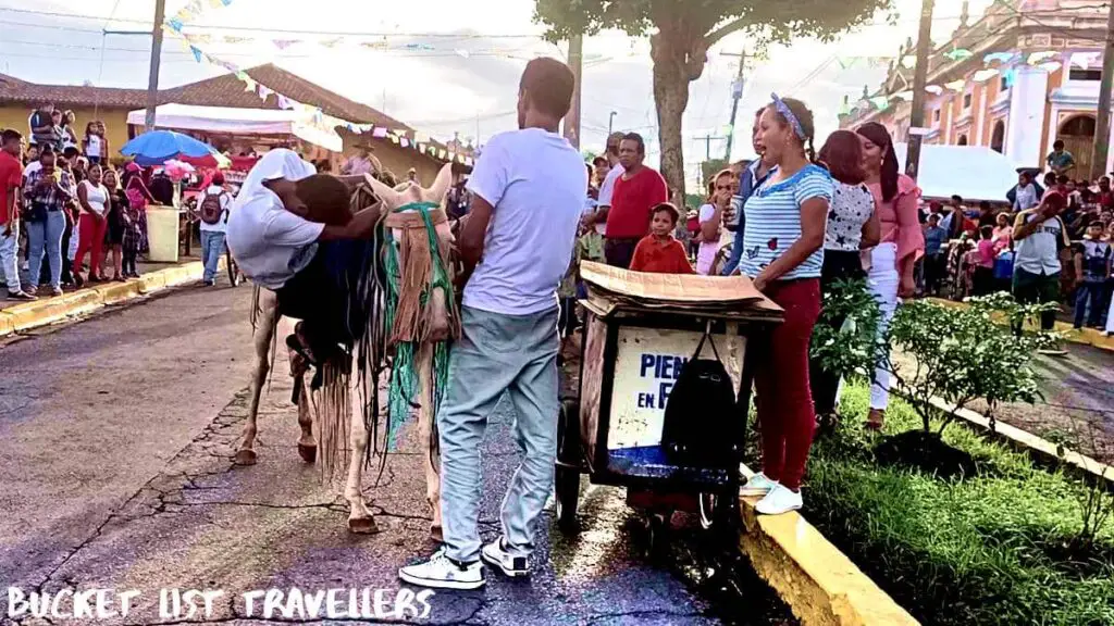 Hipica Granada Nicaragua, Drunk man falling off horse